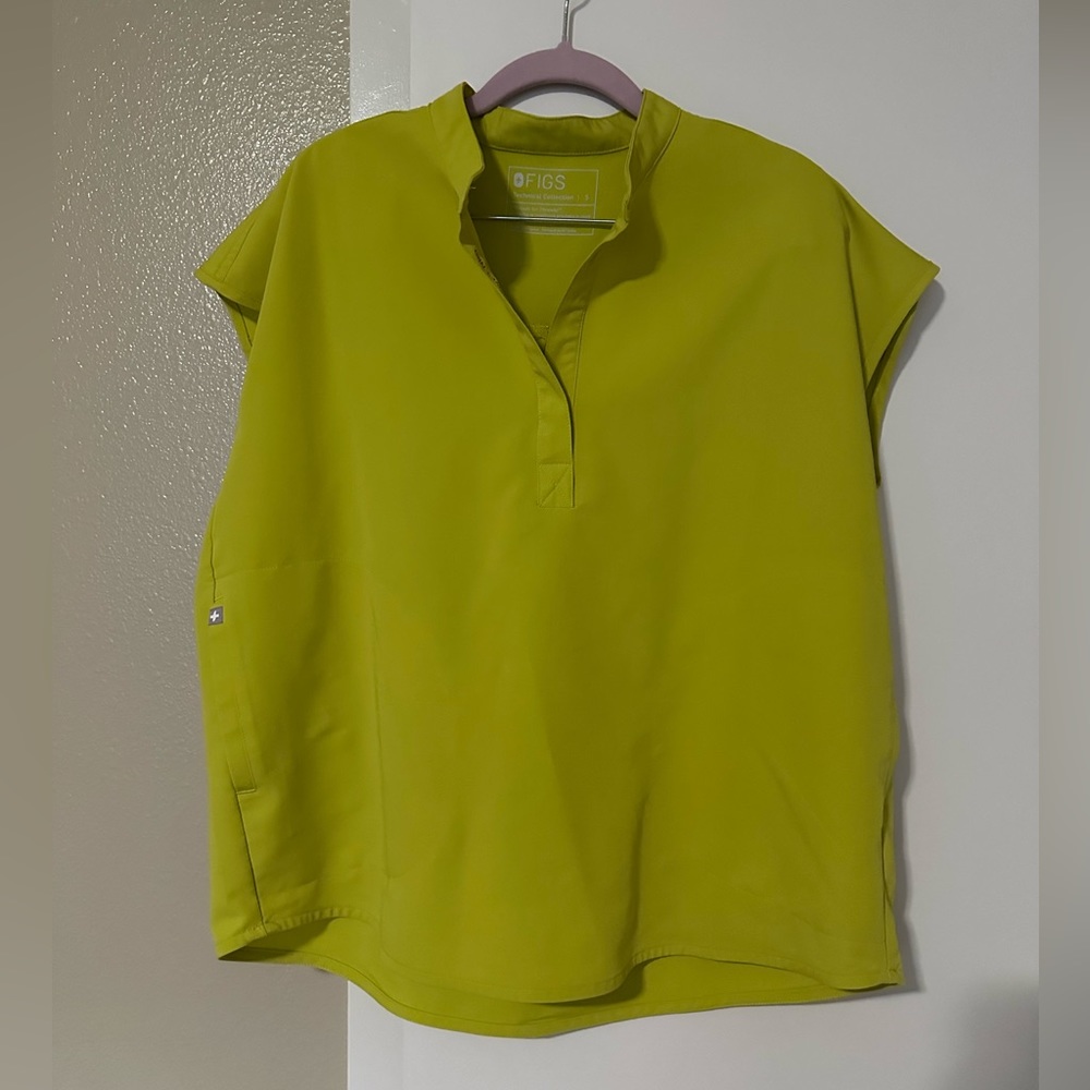 women's Limeade
Rafaela™ - Oversized
Scrub Top - S/Limeade + Zomora Joggers- MP
